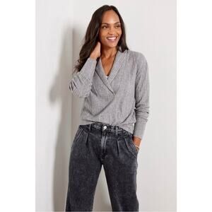 Evereve Lily Shawl Pullover Top in Heather Gray - size Medium